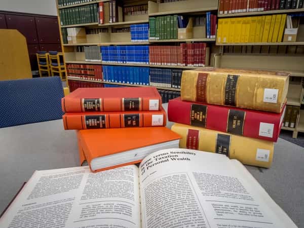 LLB Law Courses That Shape Future Legal Professionals